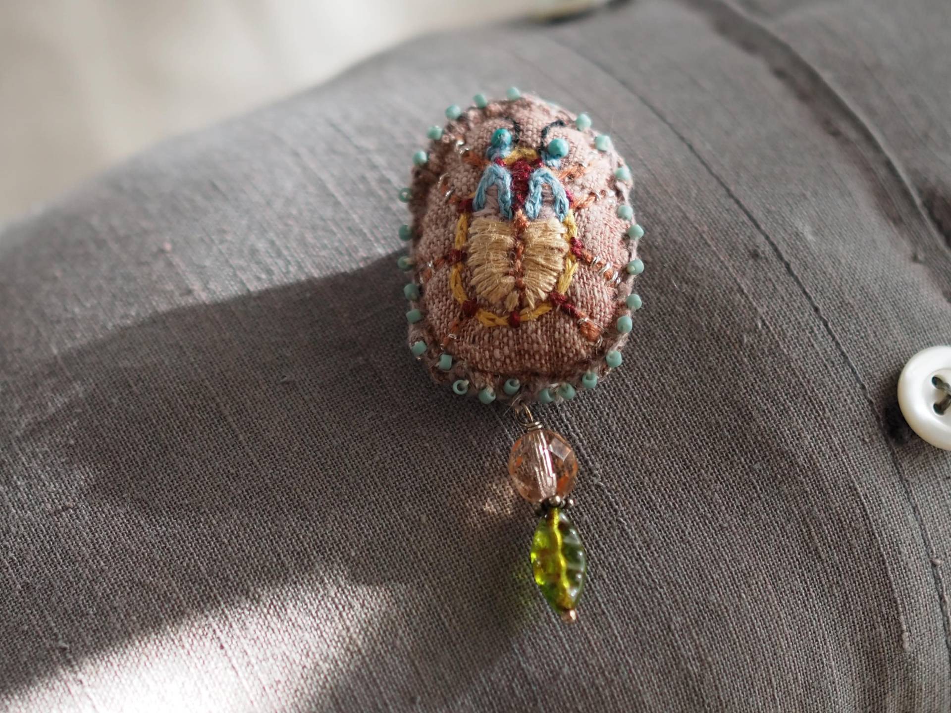 Brosche Käfer, Textilschmuck, Textile Brosche, Mit Vogel, Bestickt, Bohostil, Brooche, Textilejewelery Brosche Käfer, Textilschmuck, Textile Brosche, Mit Vogel, Bestickt, Bohostil, Brooche, Textilejewelery von KreativatelierCocon