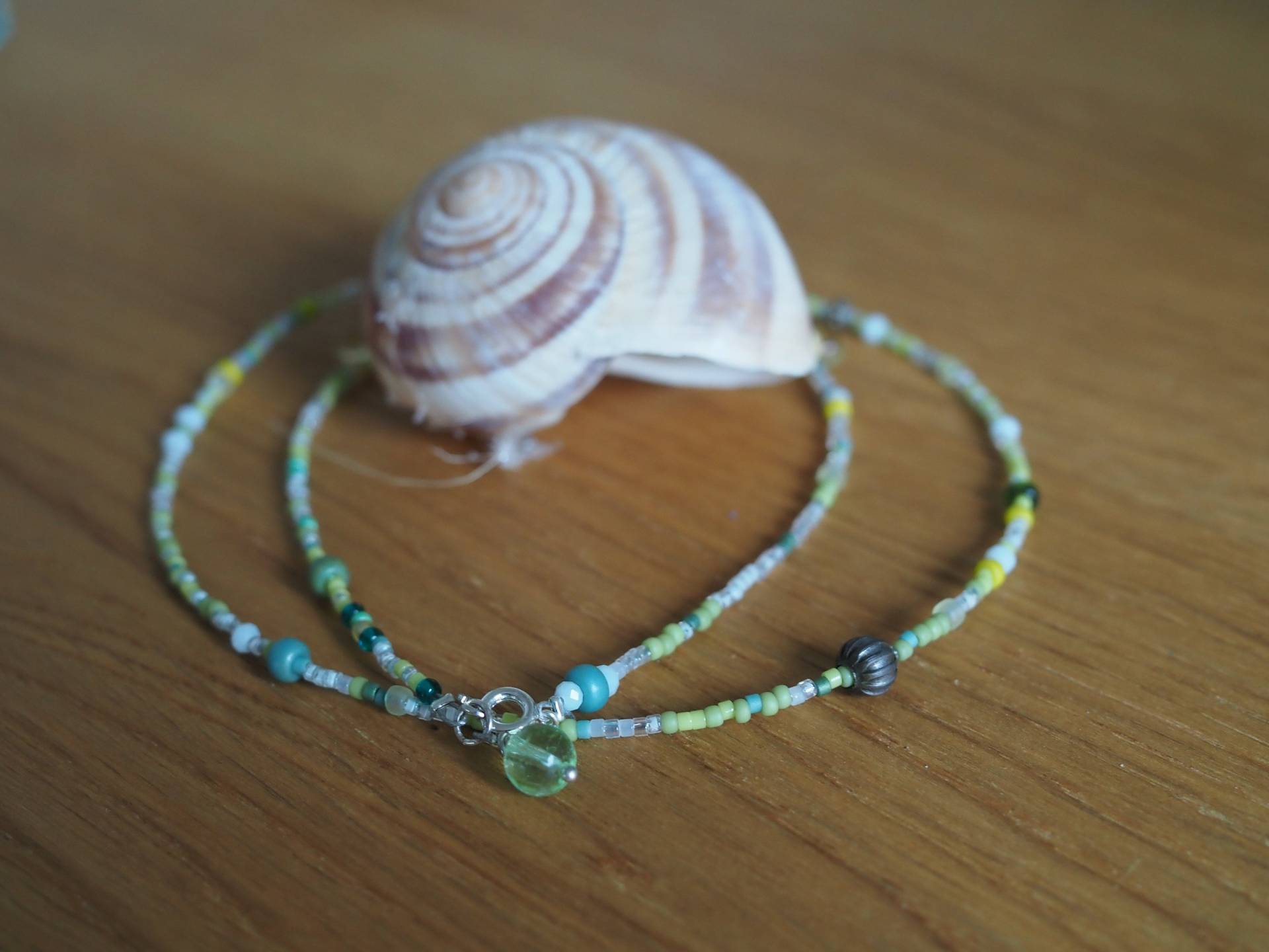 Filigrane Halskette Mit Delica Miyuki Beads, Glasperlen, Glastropfen, Verschluss Versilbert, Länge 52 cm, Grüntonig Filigrane Halskette Mit Delica Miyuki Beads, Glasperlen, Glastropfen, Verschluss Versilbert, Länge 52 cm, Grüntonig von KreativatelierCocon