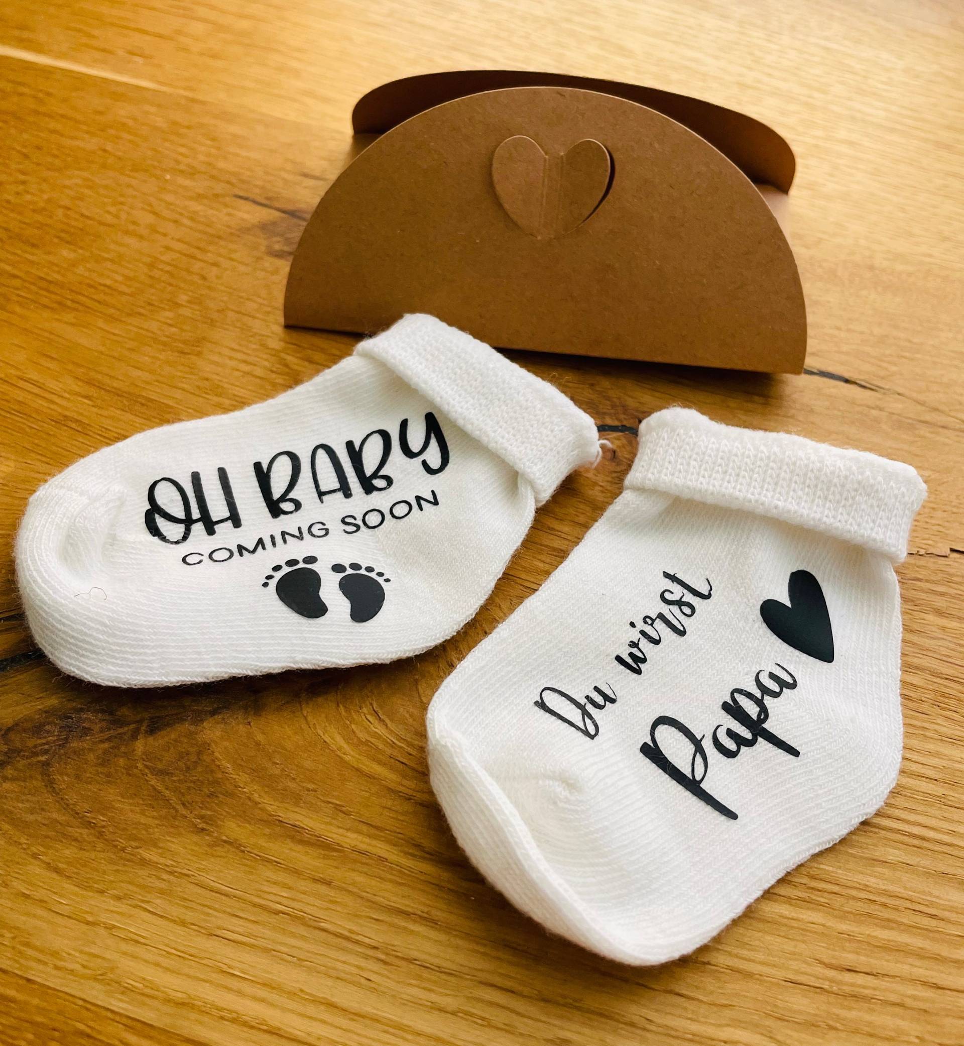 Schwangerschaftsverkündung/ Babysocke/ Personalisiert/ Geschenk/ Schwangerschaft/ Baby Loading/ Cooming Soon/ Du Wirst Papa, Opa, Oma Schwangerschaftsverkündung/ Babysocke/ Personalisiert/ Geschenk/ Schwangerschaft/ Baby Loading/ Cooming Soon/ Du Wirst Papa, Opa, Oma von KreativdesignByLisa