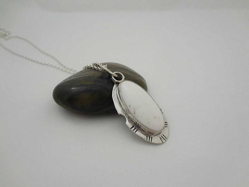 Jade Weiß Howlith Halskette, Silber, Edelsteinhalskette Jade Weiß Howlith Halskette, Silber, Edelsteinhalskette von KreativeCoco