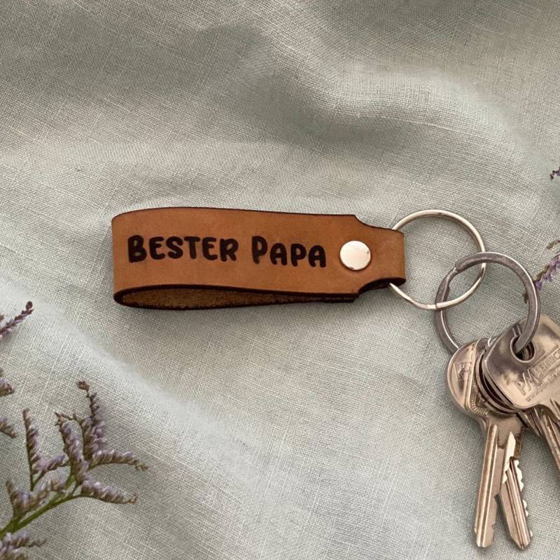 Echtleder Schlüsselanhänger Zum Vatertag | Für Papa - Ca. 11 X 2, 5 cm Bester Echtlederanhänger von KreativeGeschenke24
