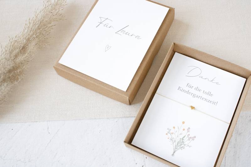 Geschenk-Set Erzieherin | Danke Sagen Geschenkbox Geschenkkarte Mit Makramee Armband Abschied Von Der Kindergärnerin Geschenkidee von KreativePerlenStube