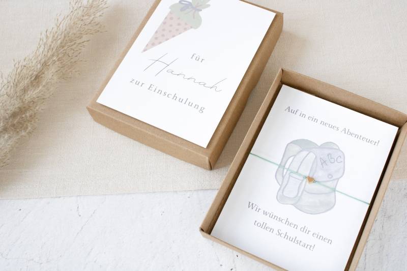 Geschenk-Set Zur Einschulung | Geschenkkarte in Einer Box Mit Einem Makramee Armband Personalisierte Einschulungsgeschenke Schulanfang von KreativePerlenStube