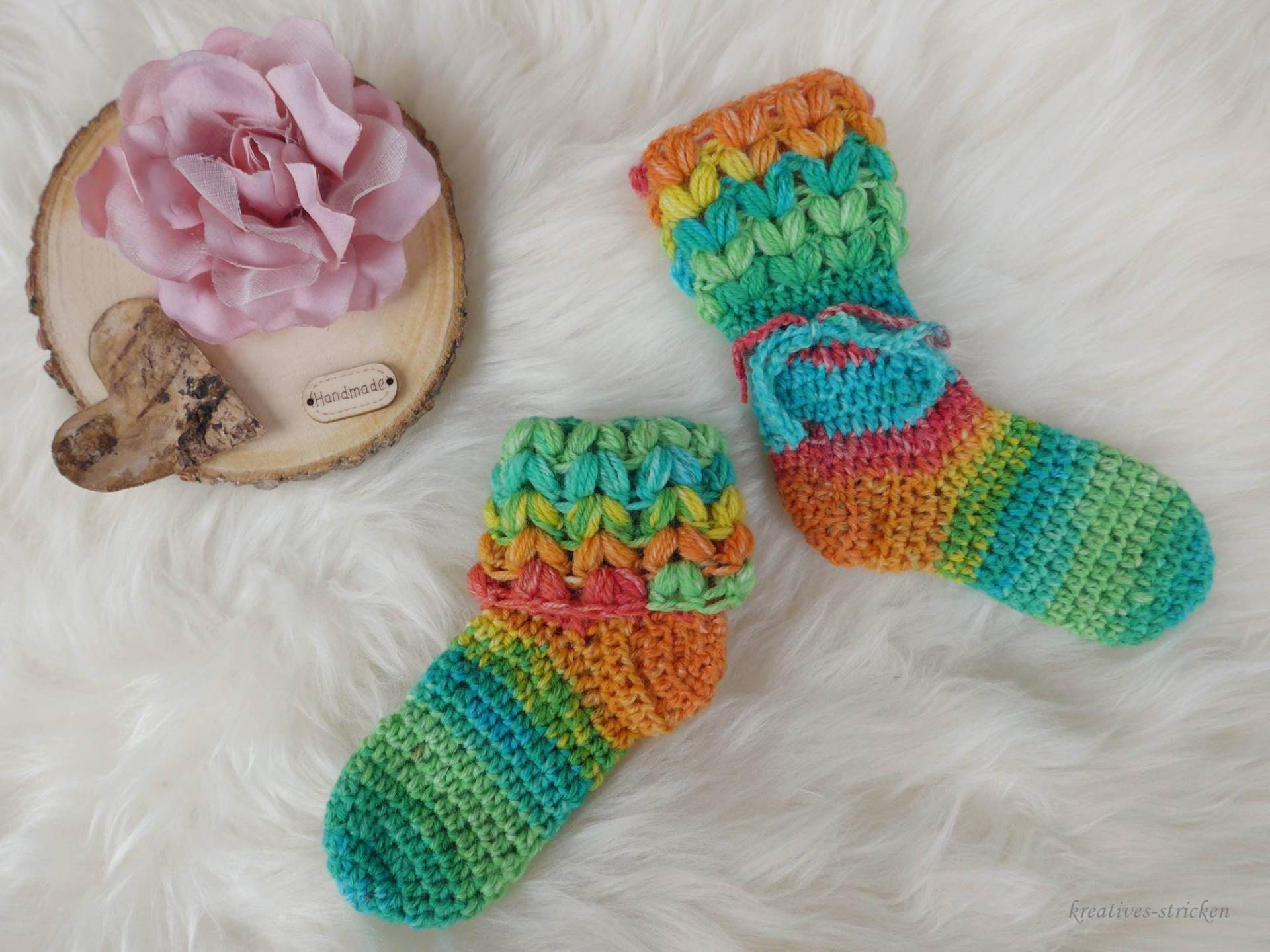 Gehäkelte Babysocken, 10 cm von KreativesStricken