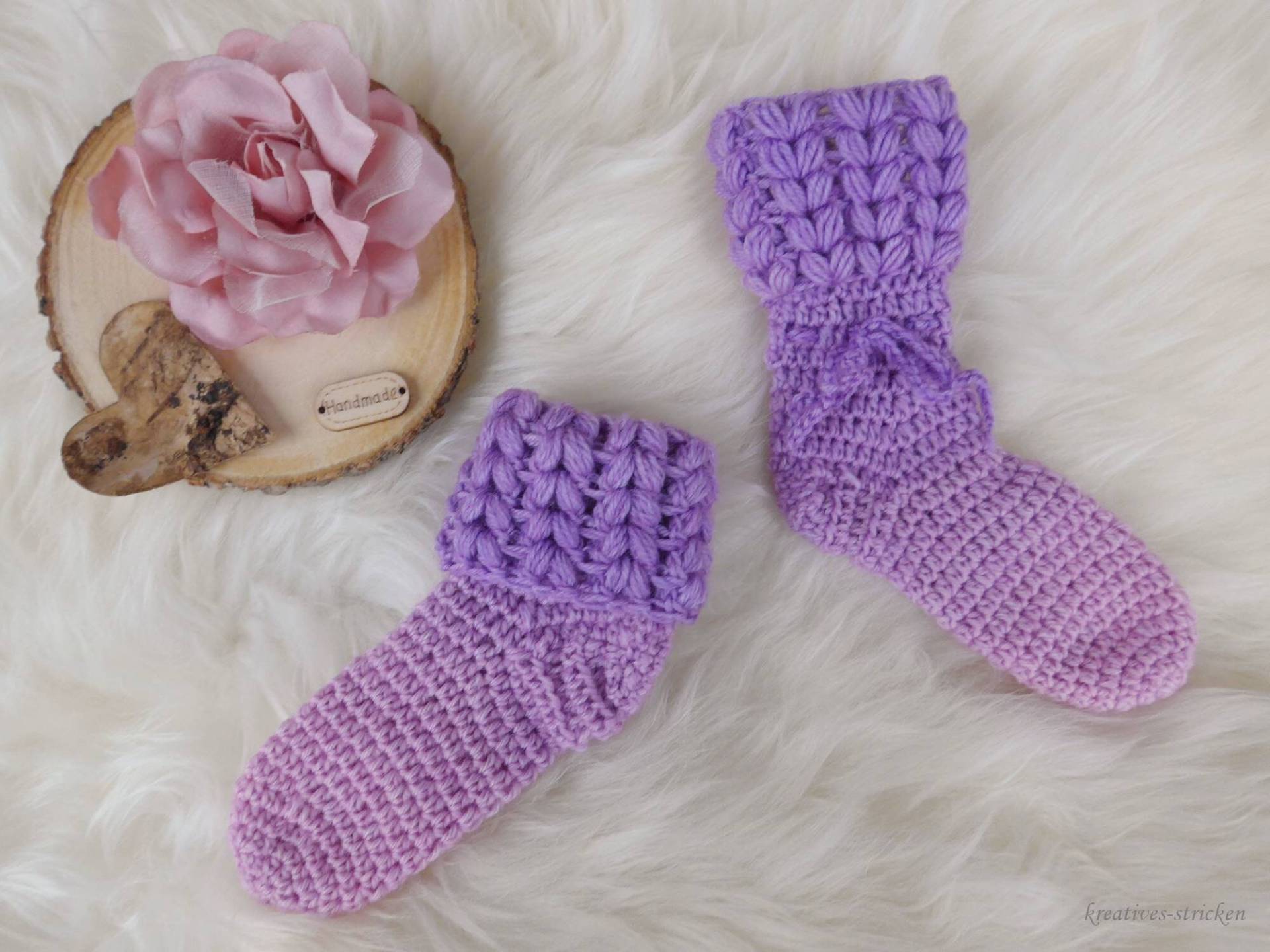 Gehäkelte Babysocken, 10 cm von KreativesStricken