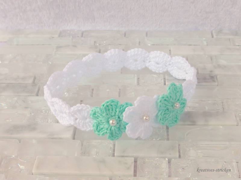 Gehäkeltes Babyhaarband 3 Blumen von KreativesStricken