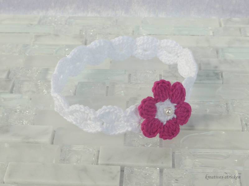 Gehäkeltes Babyhaarband Blume Gehäkeltes Babyhaarband Blume von KreativesStricken