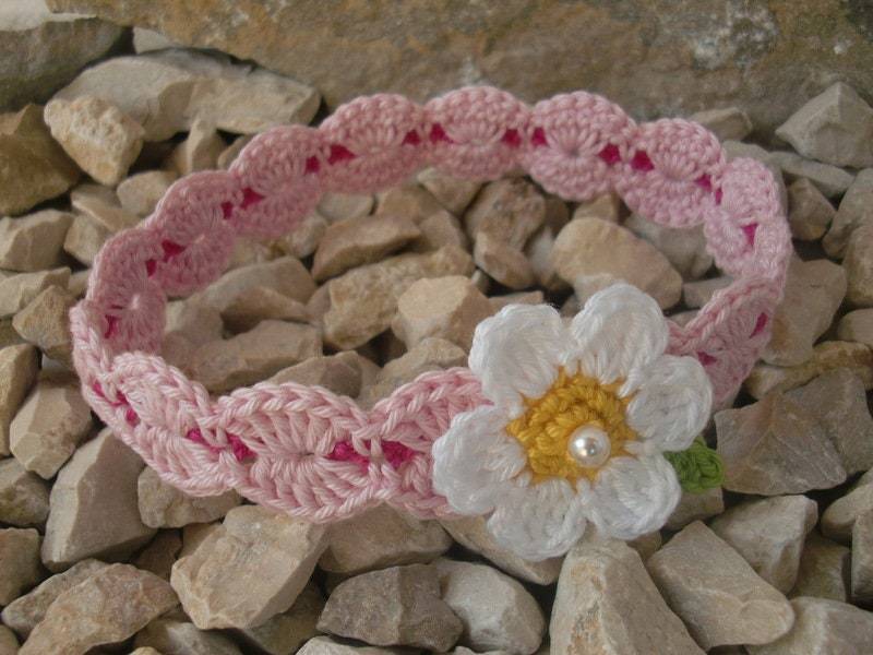 Gehäkeltes Babyhaarband Erdbeersahne von KreativesStricken