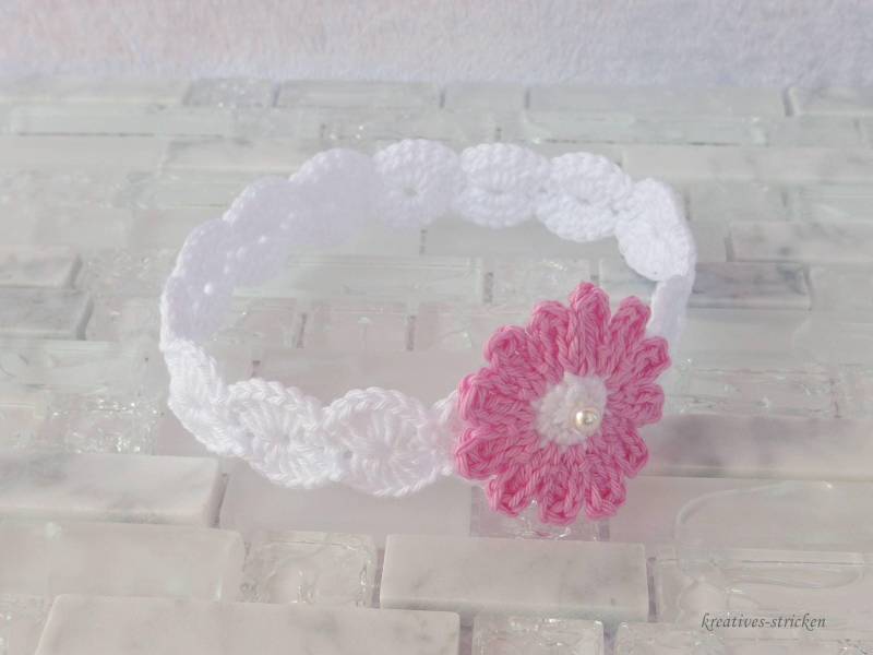 Gehäkeltes Babyhaarband Gänseblume von KreativesStricken