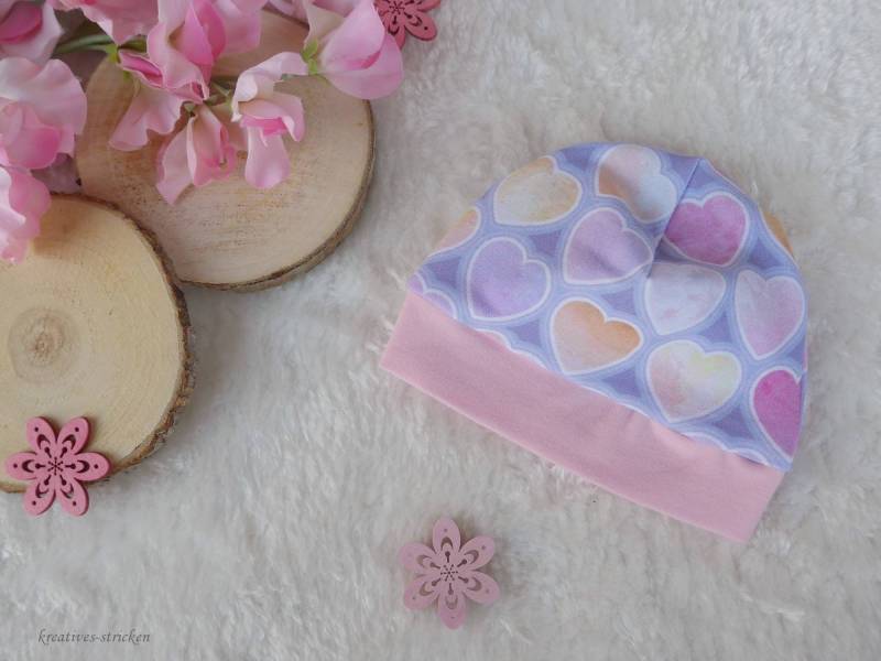 Ku 30-34 Genähte Babymütze "Aquarellherzen" von KreativesStricken