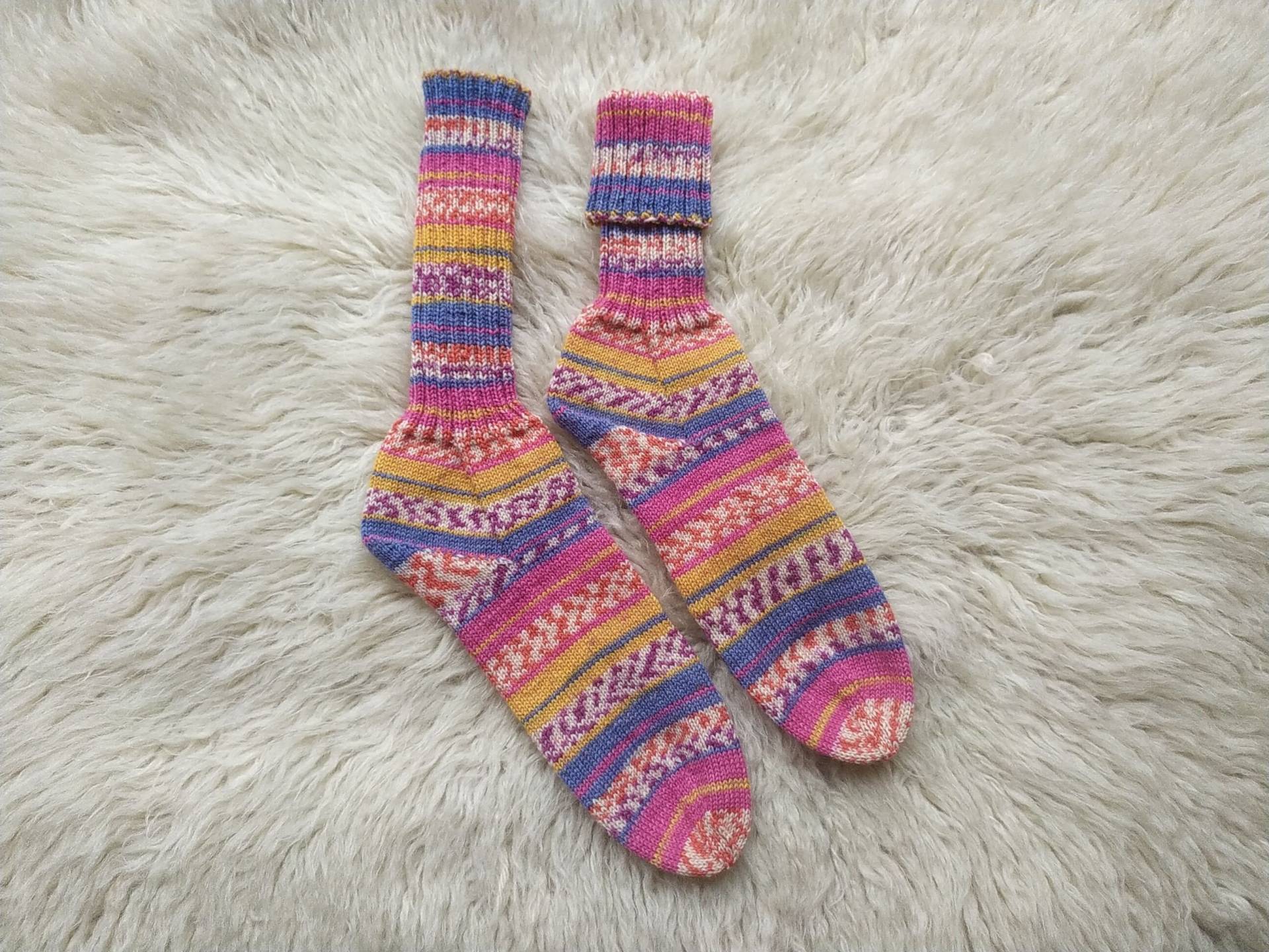 Handgestrickte Wollsocken, Größe 40/41, Fußlänge 26, 5 cm, 50 % Als Spende Für Ruanda Handgestrickte Wollsocken, Größe 40/41, Fußlänge 26, 5 cm, 50 % Als Spende Für Ruanda von KreativesVonHecky