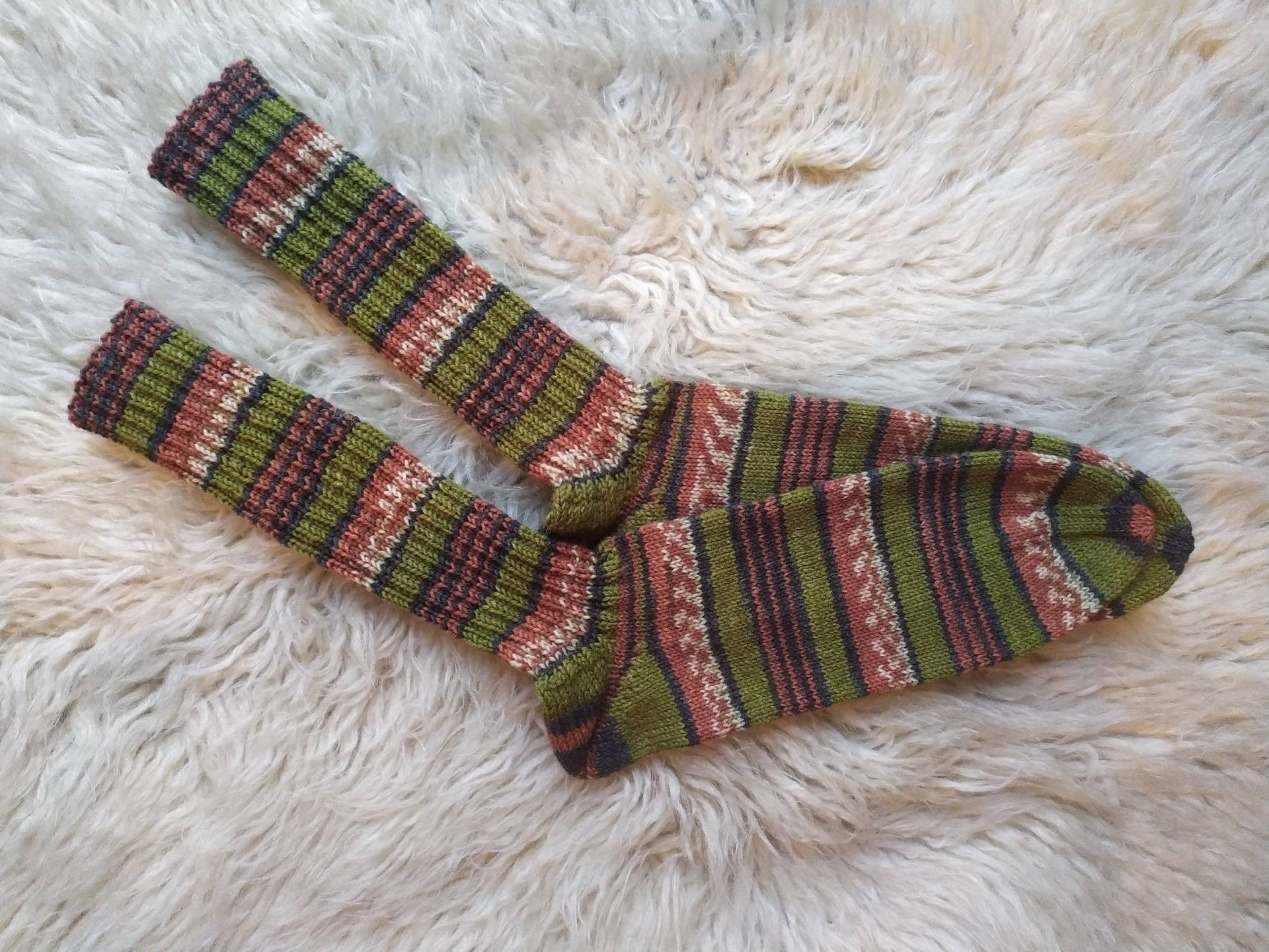 Handgestrickte Wollsocken Größe 38/39, Fußlänge 25 cm, 50 % Als Spende Für Ruanda Handgestrickte Wollsocken Größe 38/39, Fußlänge 25 cm, 50 % Als Spende Für Ruanda von KreativesVonHecky