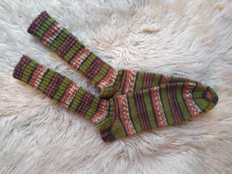 Handgestrickte Wollsocken Größe 38/39, Fußlänge 25 cm, 50 % Als Spende Für Ruanda Handgestrickte Wollsocken Größe 38/39, Fußlänge 25 cm, 50 % Als Spende Für Ruanda von KreativesVonHecky