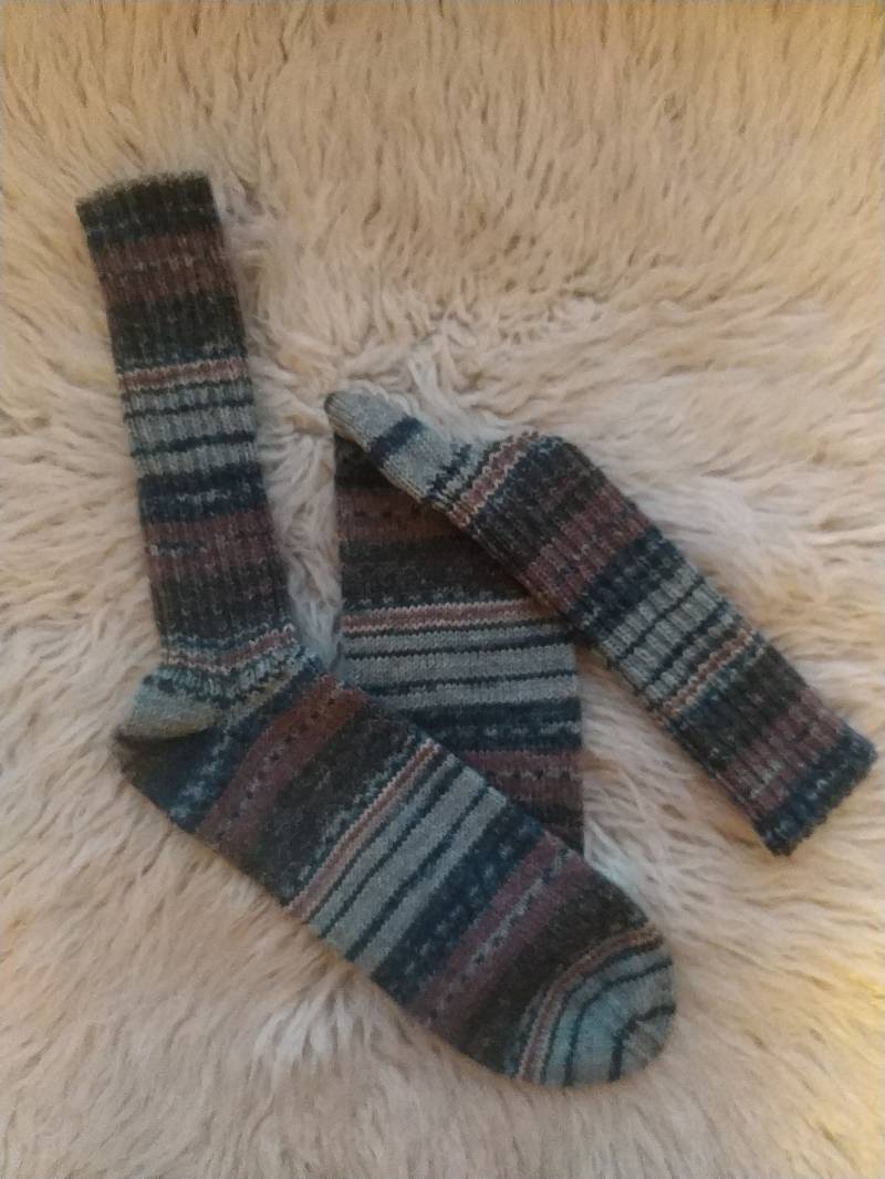 Handgestrickte Wollsocken Größe 42/43, Fußlänge 27 cm, 50 % Als Spende Für Ruanda Handgestrickte Wollsocken Größe 42/43, Fußlänge 27 cm, 50 % Als Spende Für Ruanda von KreativesVonHecky