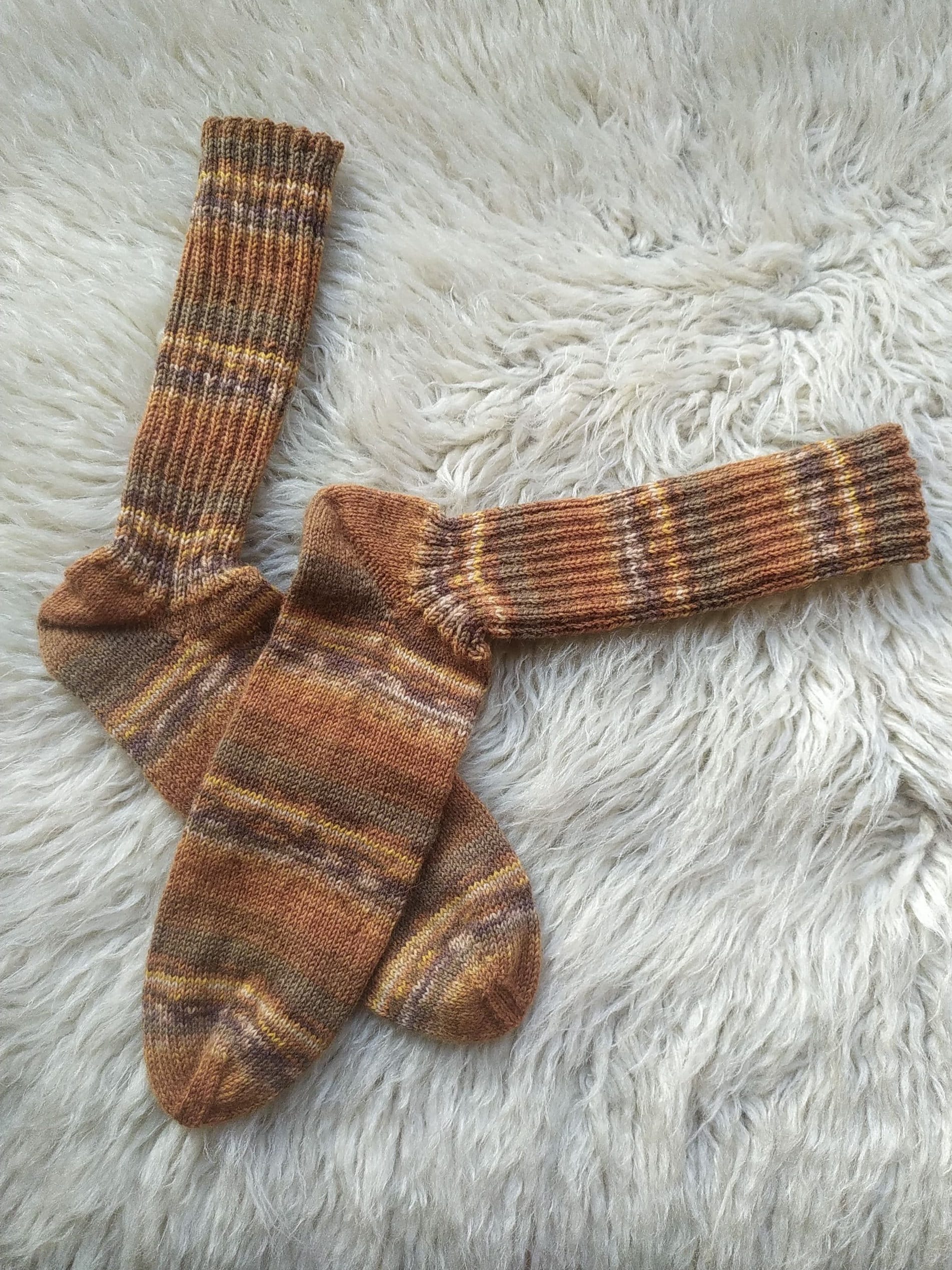 Handgestrickte Wollsocken Größe 42/43, Fußlänge 27 cm, 50 % Als Spende Für Ruanda Handgestrickte Wollsocken Größe 42/43, Fußlänge 27 cm, 50 % Als Spende Für Ruanda von KreativesVonHecky