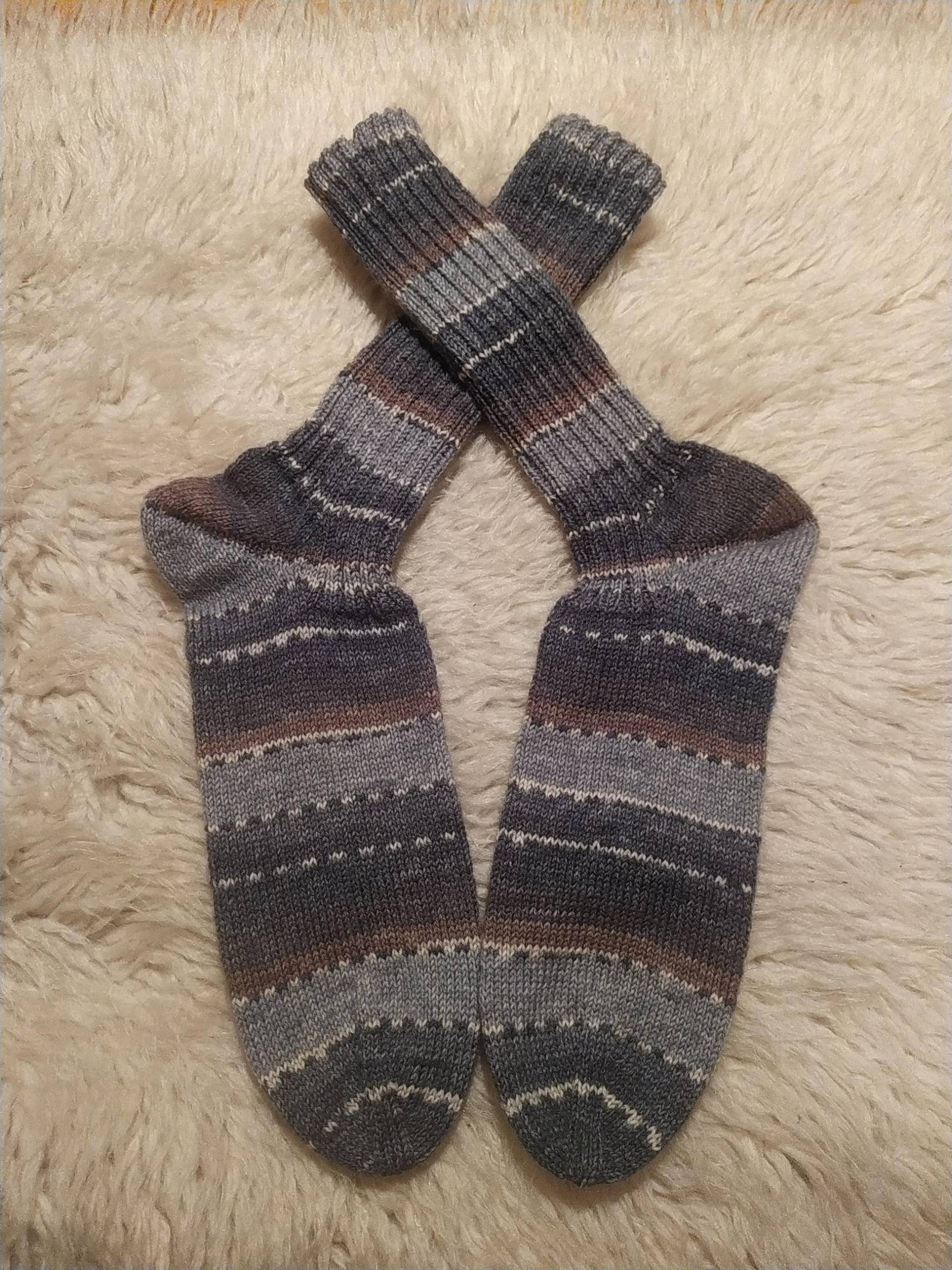 Handgestrickte Wollsocken Größe 43/44, Extra Spanweite, Fußlänge 28 cm, 50 % Als Spende Für Ruanda Handgestrickte Wollsocken Größe 43/44, Extra Spanweite, Fußlänge 28 cm, 50 % Als Spende Für Ruanda von KreativesVonHecky