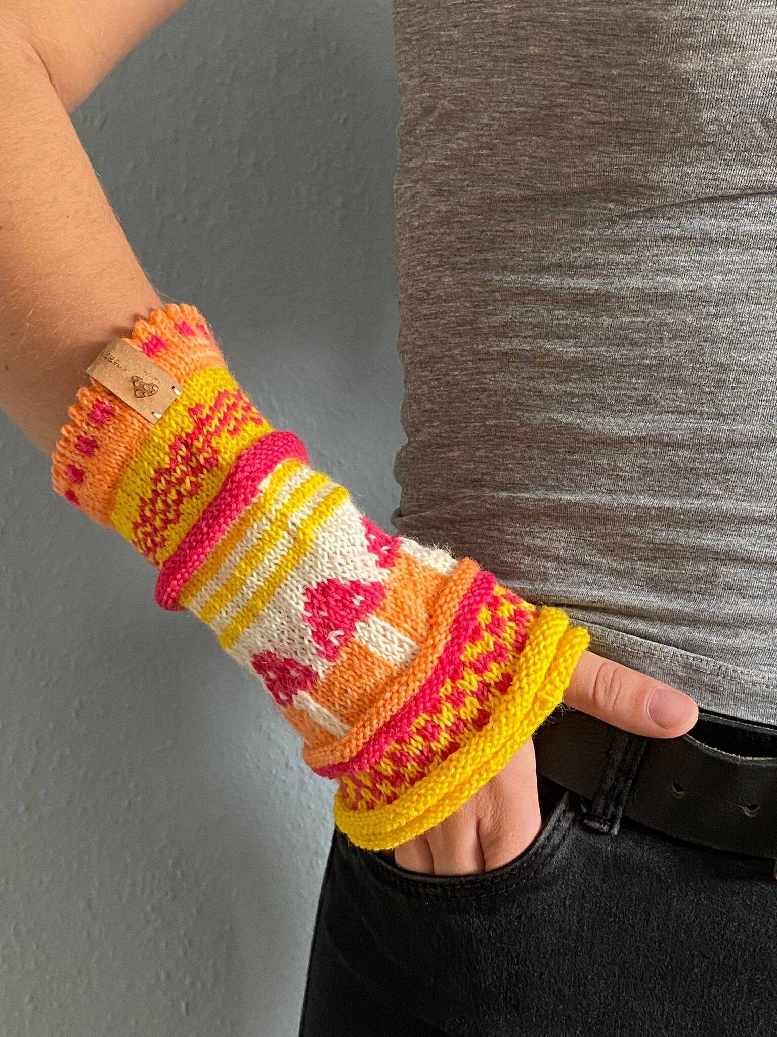 Armstulpen Handstulpen Pilze Im Gelb Orange Rot Fair Isle von Kreativgeschichten