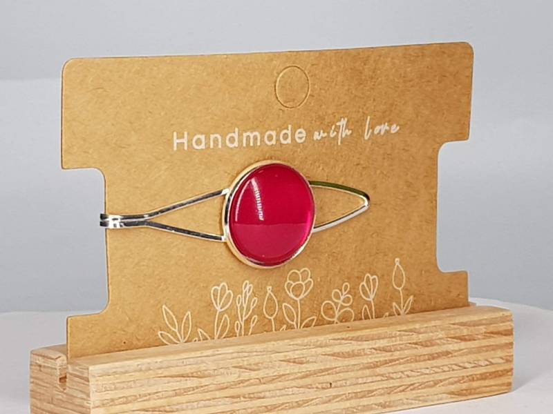 Haarspange Mit Himbeer-Rotem Cabochon in Silbernem Metall - Kurzes Oder Langes Haar? Fester Halt Ist Dieser Haarklammer Garantiert von KreativhalleHannover