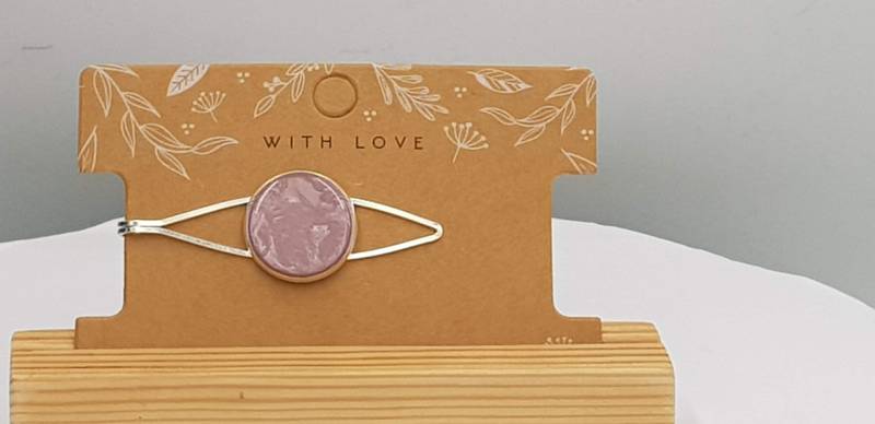 Haarspange Mit Rosa Cabochon in Silbernem Metall - Kurzes Oder Langes Haar? Fester Halt Ist Dieser Haarklammer Garantiert von KreativhalleHannover