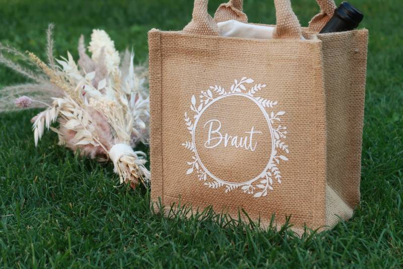 Jutetasche Mini "Braut", Blumenkranz, Jga, Hochzeit, Geschenktasche Beige/Weiß von Kreativiani