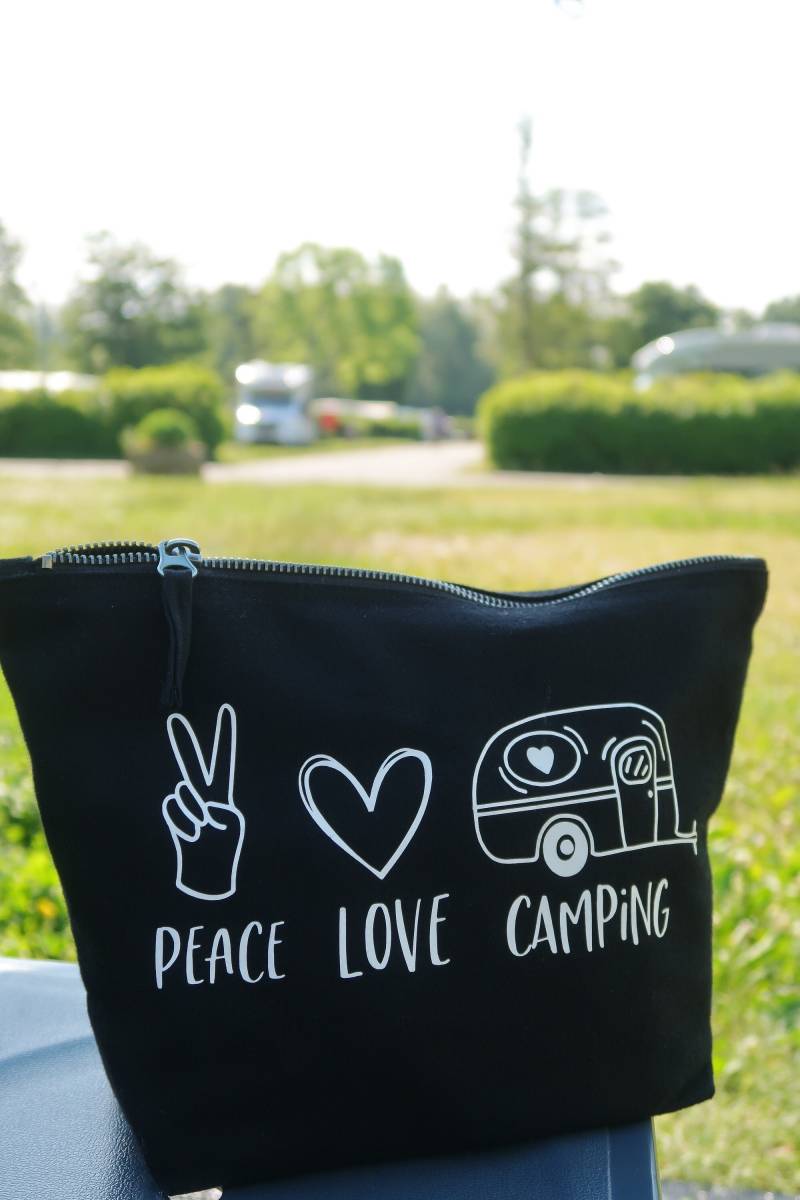 Kosmetiktasche Camping, Kulturbeutel Schwarz, Peace Love Geschenk Campingfreunde von Kreativiani