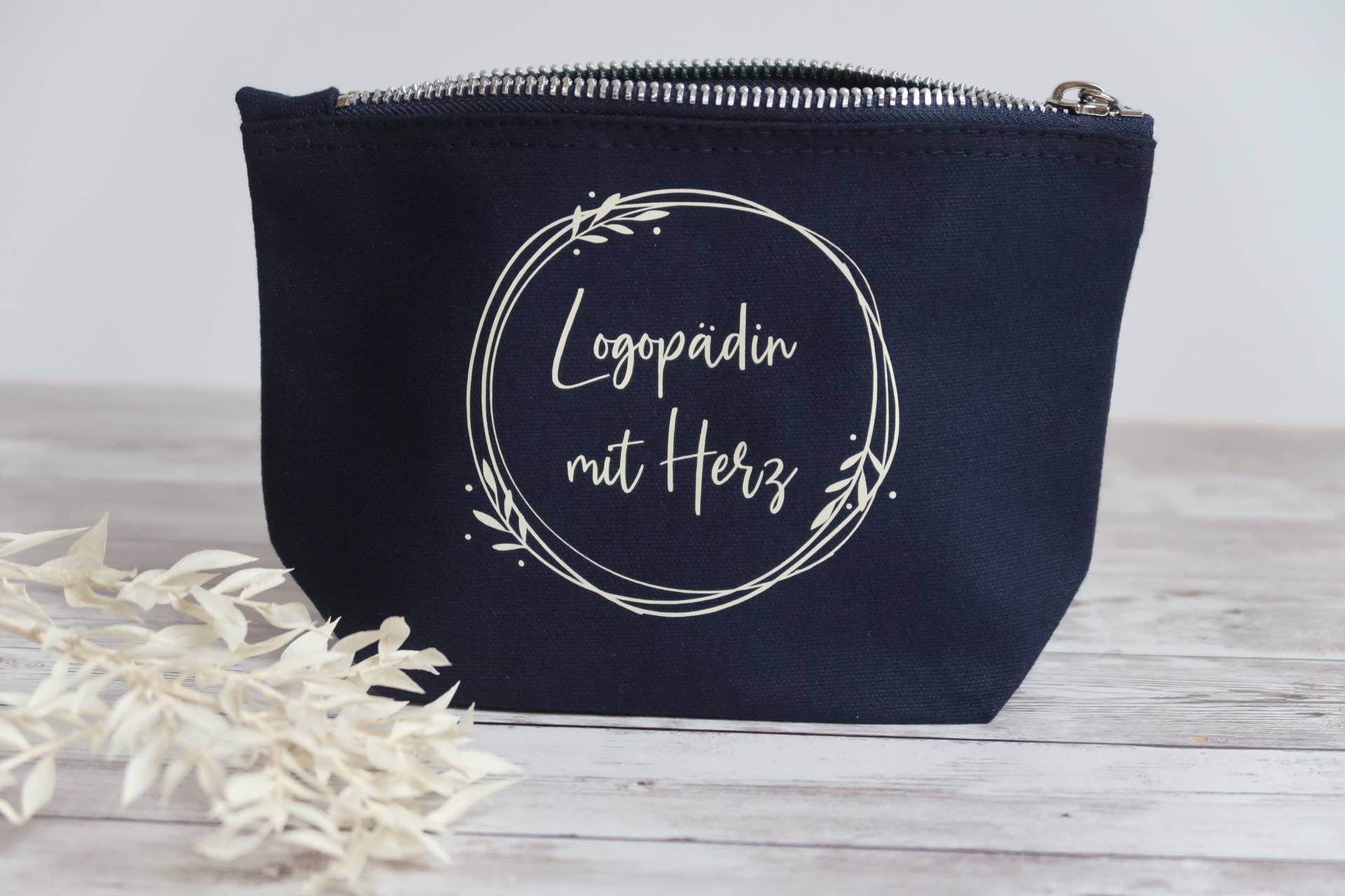 Kosmetiktasche Dunkelblau/Beige "Logopädin Mit Herz", Stiftetasche, Geschenk Logopädin von Kreativiani