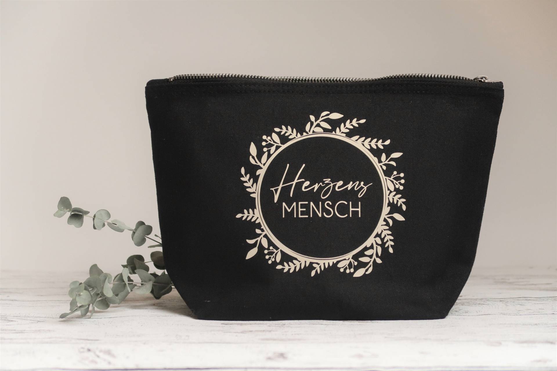 Kosmetiktasche "Herzensmensch", Kulturbeutel Mit Blumen, Geschenk Für Frauen, Schwarz/Pearl, Gr. M von Kreativiani