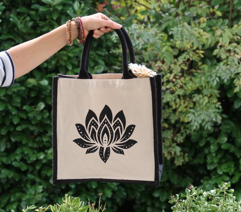 Shoppingtasche Jute, Juteshopper Mittel, Jutetasche Lotusblume, Natur/Schwarz von Kreativiani