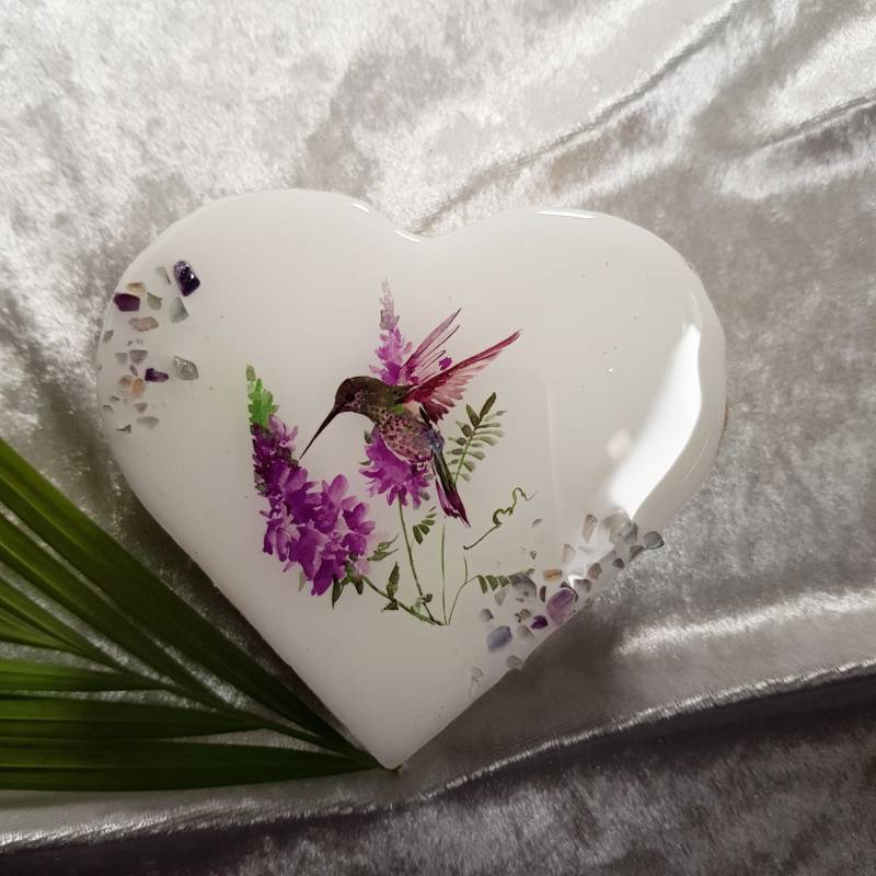 Elegante Holzherz Schmuckschatulle Mit Kolibri Design - Perfekt Für Die Aufbewahrung Von Ringen, Ohrringen & Halsketten Elegante Holzherz Schmuckschatulle Mit Kolibri Design - Perfekt Für Die Aufbewahrung Von Ringen, Ohrringen & Halsketten von Kreativmeile