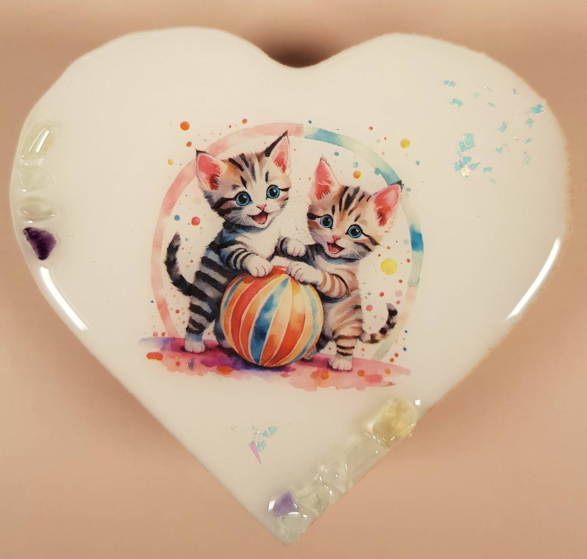 Herzförmige Schmuckschatulle Mit Kätzchen - Ideal Für Die Aufbewahrung Von Schmuck, Erinnerungen Oder Kleinen Gegenständen Herzförmige Schmuckschatulle Mit Kätzchen - Ideal Für Die Aufbewahrung Von Schmuck, Erinnerungen Oder Kleinen Gegenständen von Kreativmeile