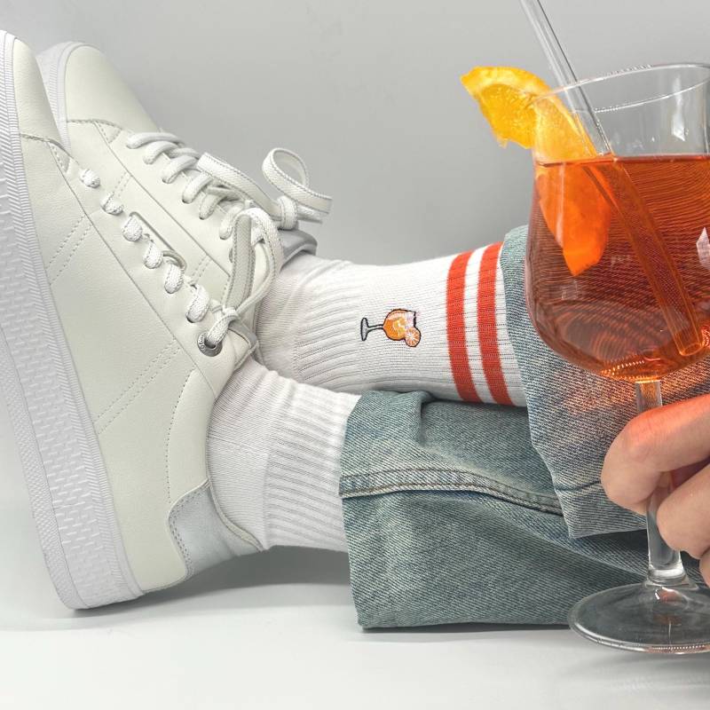 Aperitif Spritz Socken Als Perfektes Geschenk Für Aperitif-Liebhaber | Geburtstagsgeschenk Sie Oder Ihn Sportsocken Aus Baumwolle von KreativoBasteln