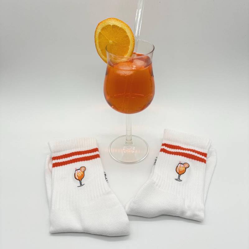 Aperitif Spritz Socken Als Perfektes Geschenk Für Aperitif-Liebhaber | Geburtstagsgeschenk Sie Oder Ihn Sportsocken Aus Baumwolle von KreativoBasteln