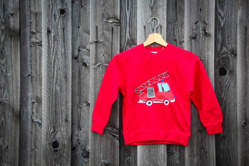 Kinder Sweatshirt "Feuerwehrauto" von Kreativplatzl