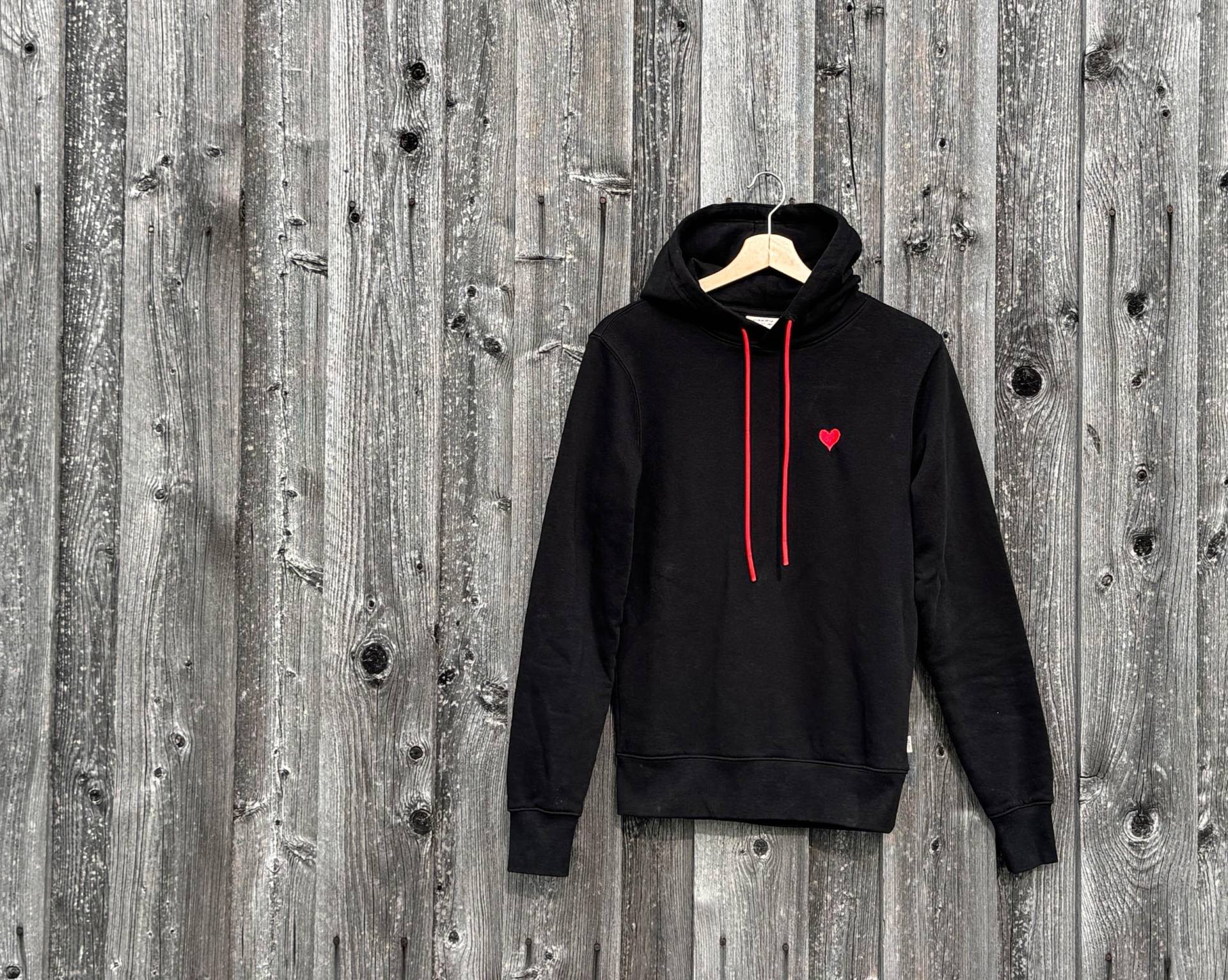 Nachhaltiger Hoodie Aus Gots Bio-Baumwolle Mit Herz-stick Und Farbiger Kordel von Kreativplatzl