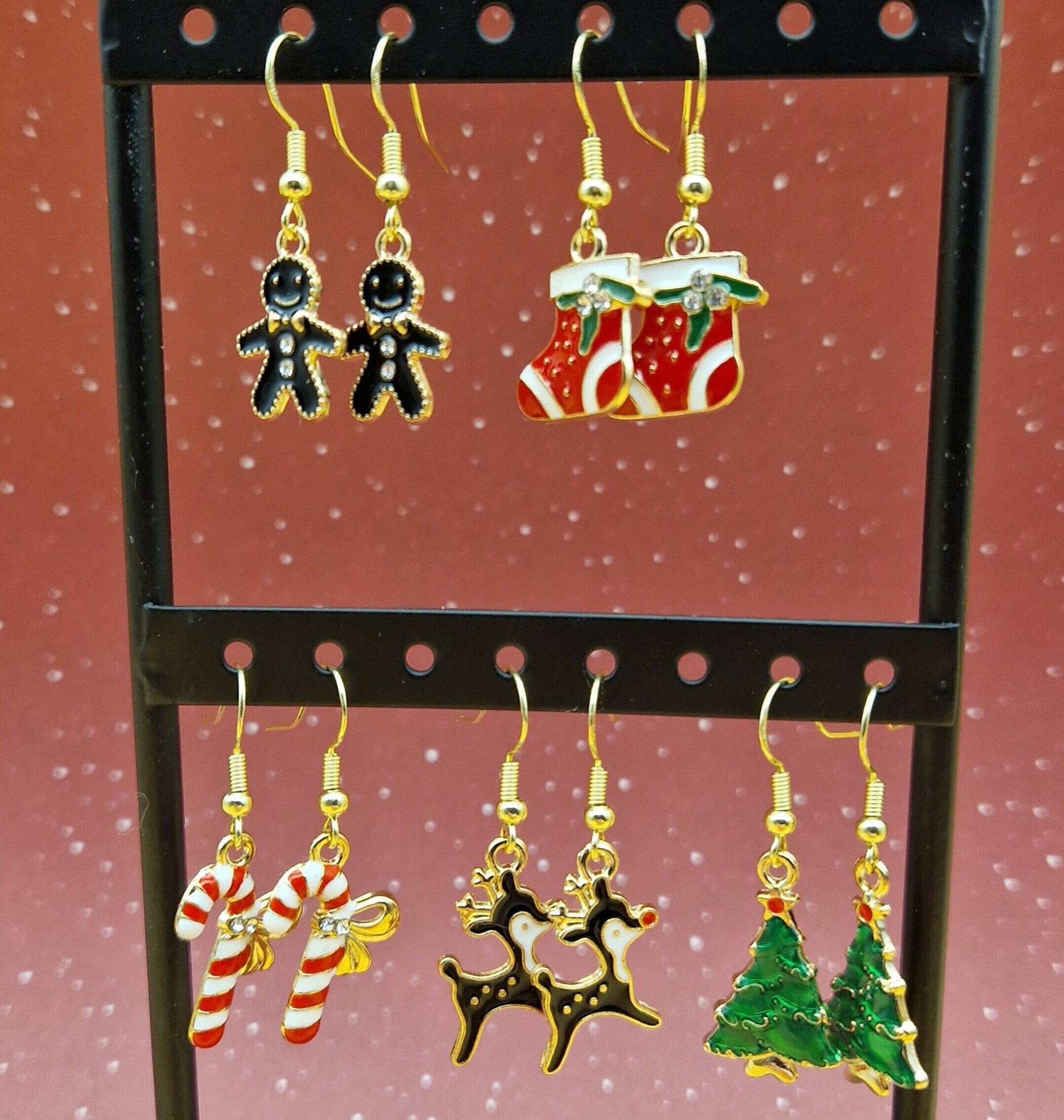 Ohrringe Mit Weihnachtsmotiven Vergoldet, Stiefel, Lebkuchenmännchen, Tannenbaum, Rentier Ohrringe Mit Weihnachtsmotiven Vergoldet, Stiefel, Lebkuchenmännchen, Tannenbaum, Rentier von Kreativsaum