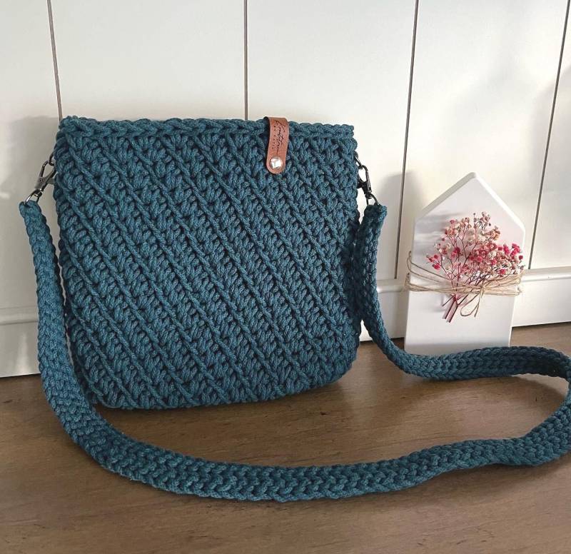 Umhängetasche | Gehäkelte Tasche Moderne Crossbodytasche Geschenk Bobbiny Baumwolle Recycling von KreativtraumbyKatja