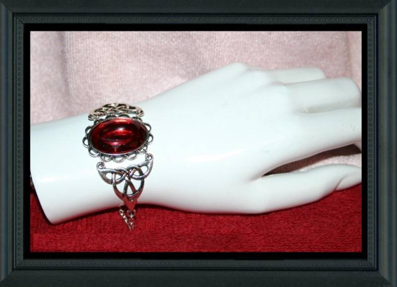 1x Armband Mit Cabochon Facettiert Rot in Fassung Ornamenten Antiksilber Gothic Style Victorian Halloween Ab17 von KreativundGarten