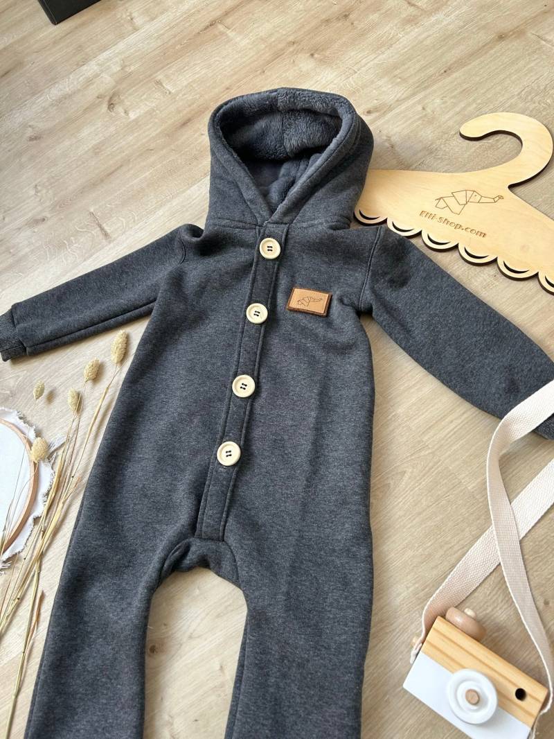 Baby Overall „Rainbow" Grau - Bio-Baumwolle Weicher Einteiler Mit Regenbogen Applikation von KreativwerkstattElli