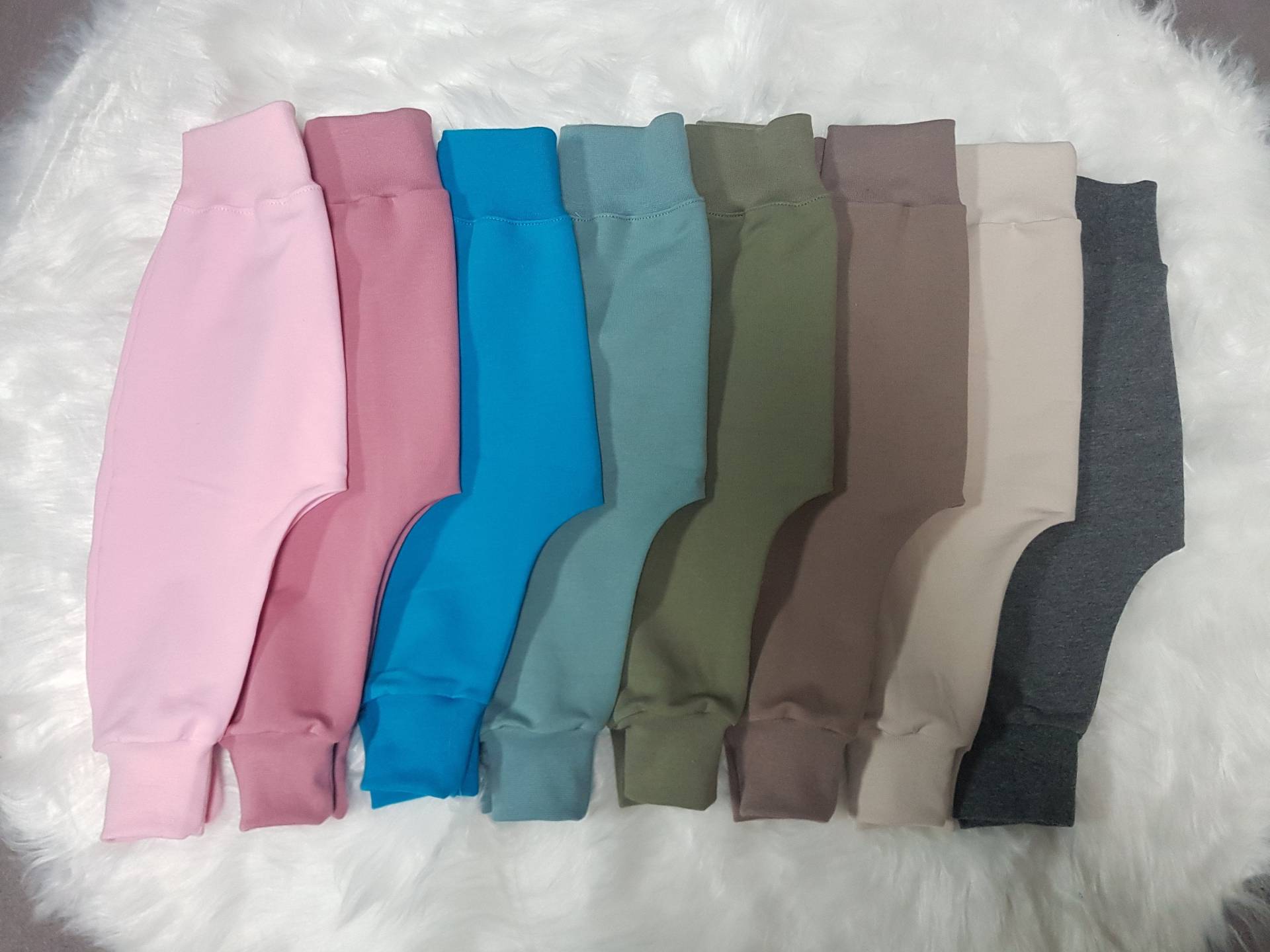 Handmade Pumphose Einfarbig Uni Basics Grau Meliert Sand Braun Khaki Mintgrün Blau Altrosa Rosa Handmade Pumphose Einfarbig Uni Basics Grau Meliert Sand Braun Khaki Mintgrün Blau Altrosa Rosa von KreativwerkstattLena