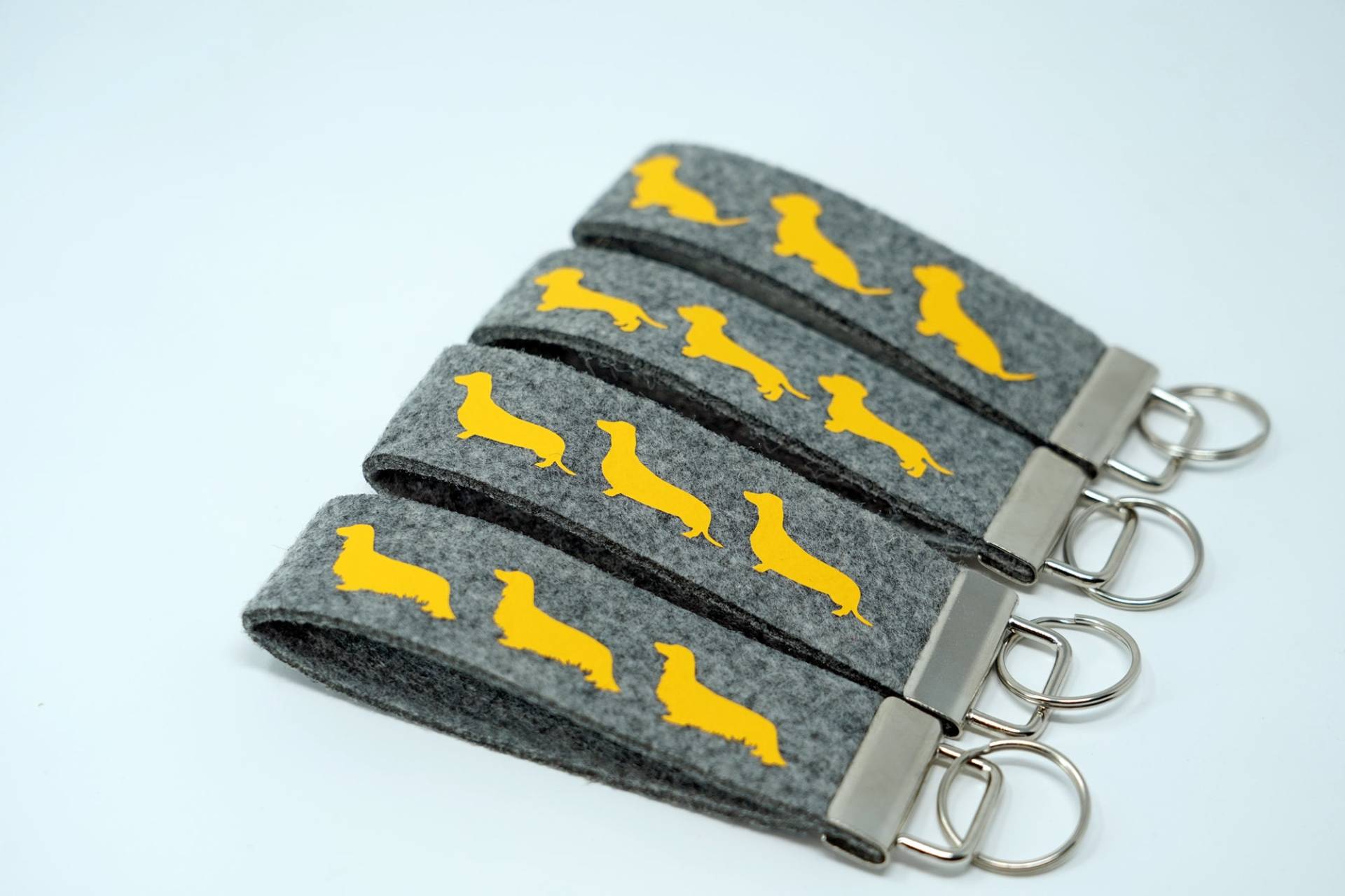 Schlüsselanhänger, Dackel Anhänger, Filzanhänger, Anhänger Mit Dackelmotiv, Teckel Dachshund, Hellgrauer Filz, Dackel Silhouette Schlüsselanhänger, Dackel Anhänger, Filzanhänger, Anhänger Mit Dackelmotiv, Teckel Dachshund, Hellgrauer Filz, Dackel Silhouette von KreativwerkstattbyK3