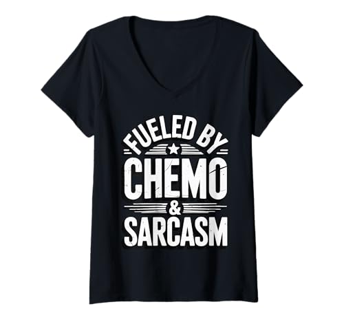 Damen Fueled by Chemo and Sarcasm T-Shirt mit V-Ausschnitt Damen Fueled by Chemo and Sarcasm T-Shirt mit V-Ausschnitt von Krebsbekämpfer Chemotherapie Onkologie Sarkastisch