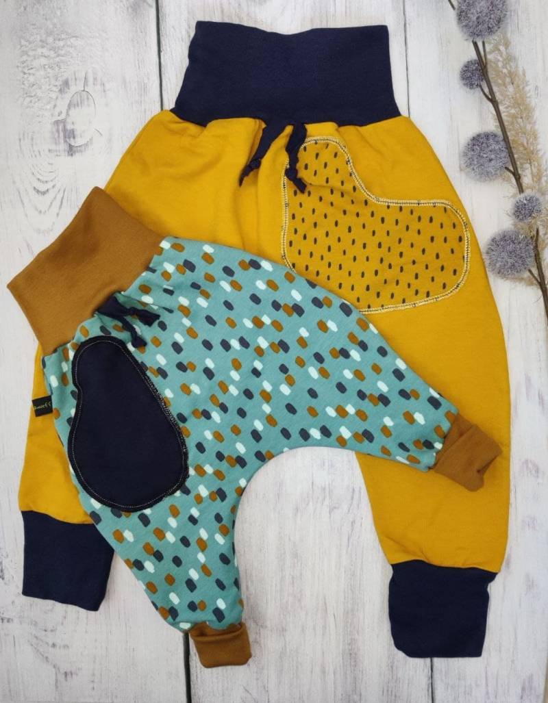 Mitwachs-Hose Bio Sweat Mit Tasche Und Bändchen Gr. 50-104 Kreestik&knueff Baby Kinder Hose Harem Pumphose von KreestikKnueff
