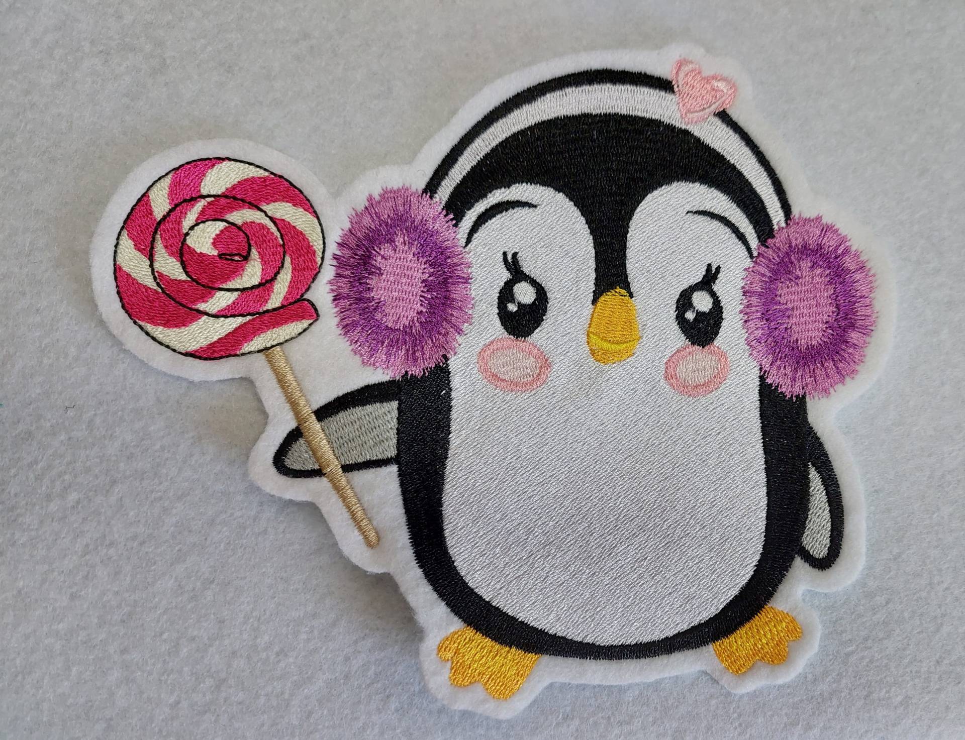 Pinguin Mit Lolli Und Ohrwärmer , Aufnäher Für Schultüte , Shirt, Tasche, Kissen U.s.w von Krere