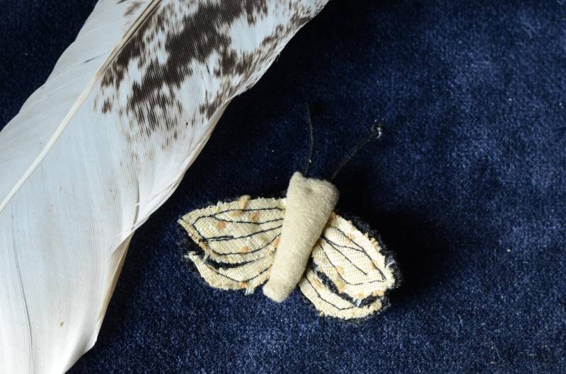 Muhu Moth Brosche Upcycled Gepunktete Stoff Schmetterling Anstecknadel von KriKiDesign