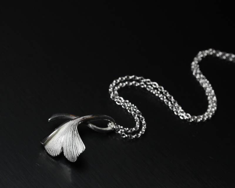 Gingko Blatt Kette, Großer Anhänger, Ginkgo Biloba, Silber Boho Massiv 925 Silberblatt, Schmuck, Krisat, Ginkgoblatt von KriSatDesigns