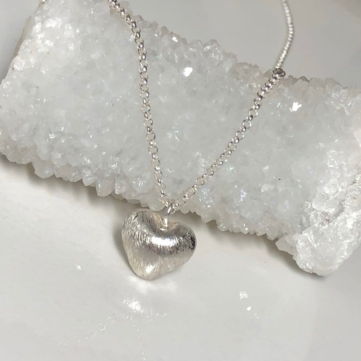 Herz Halskette, Karen Hill Tribe Anhänger, Minimalist 3D Herz, Mama, Freundin Geschenk, Silber Schmuck von KriSatDesigns