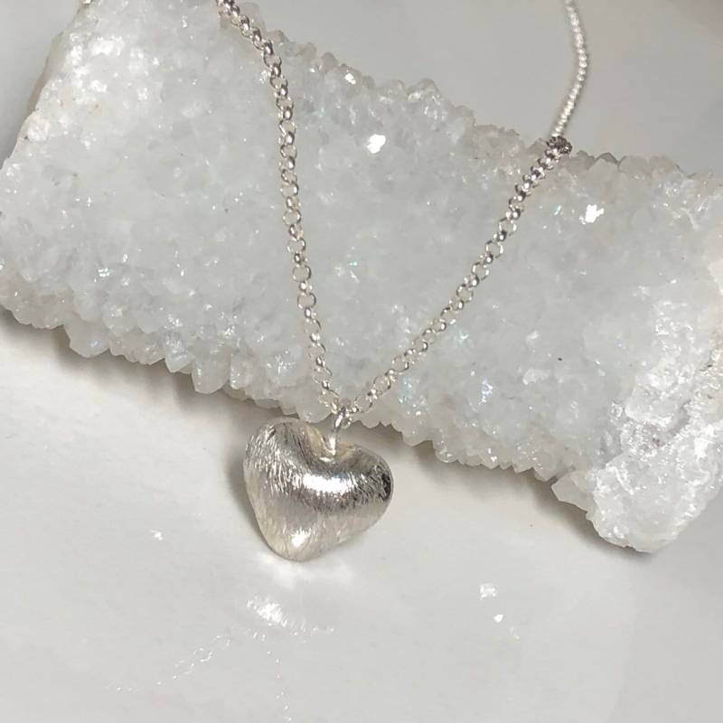 Herz Halskette, Karen Hill Tribe Anhänger, Minimalist 3D Herz, Mama, Freundin Geschenk, Silber Schmuck von KriSatDesigns