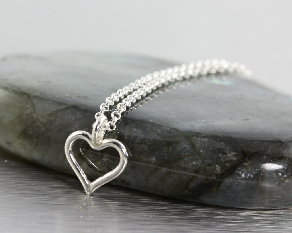 sterling Silber Herz Anhänger, Anhänger Sweet Sixteen, Minimalist, Zierliches Herz, Freundin, Tochter, Mutter, Schwester von KriSatDesigns