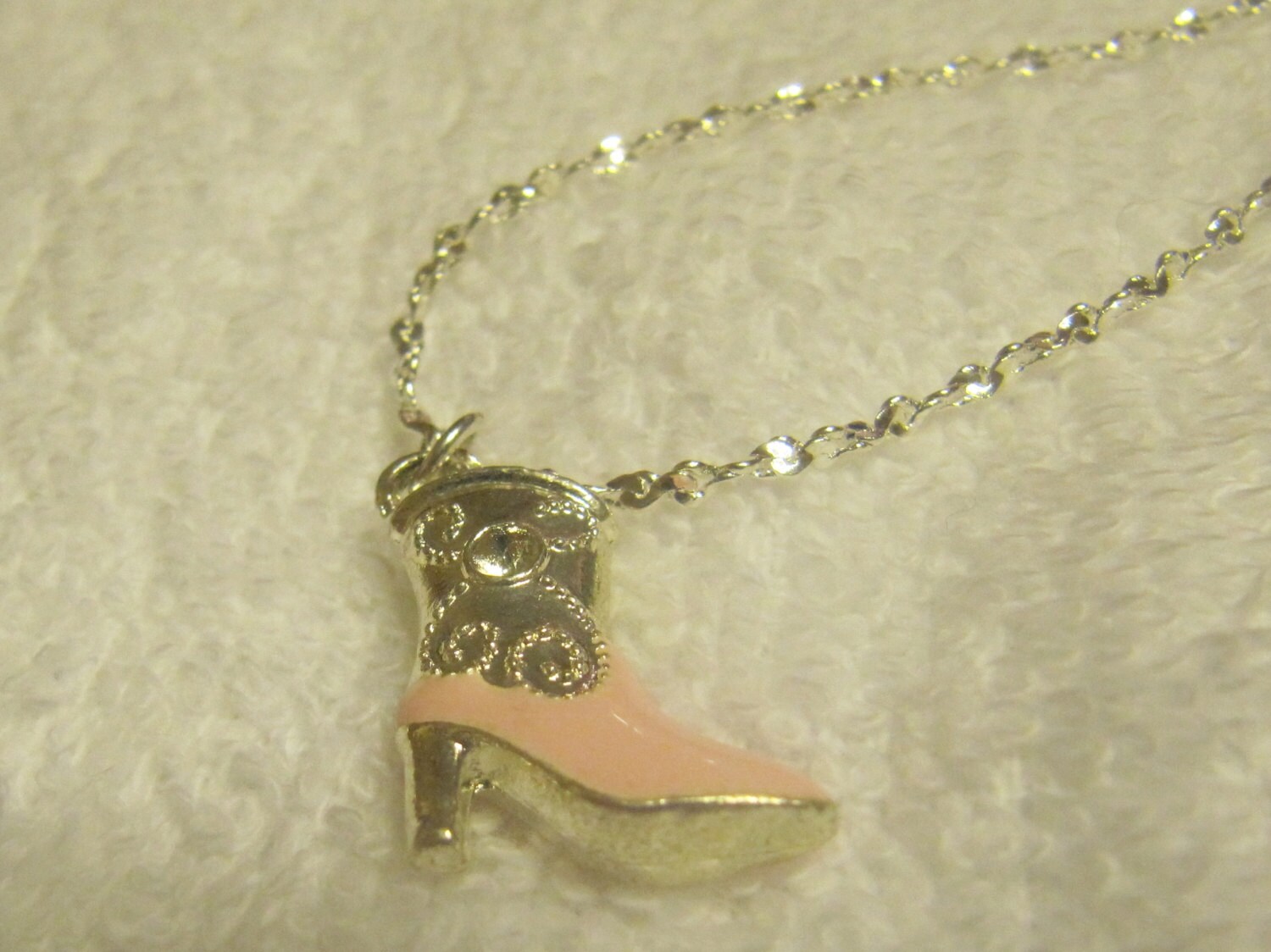 Cowboy Boot Cowgirl Halskette Rosa Sterling Silber Cowboy Boot Cowgirl Halskette Rosa Sterling Silber von KrinksKreations