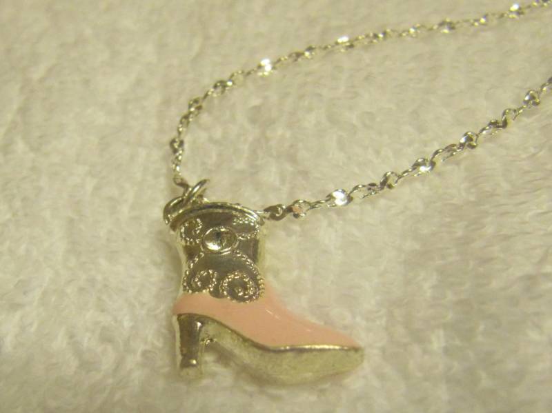 Cowboy Boot Cowgirl Halskette Rosa Sterling Silber Cowboy Boot Cowgirl Halskette Rosa Sterling Silber von KrinksKreations